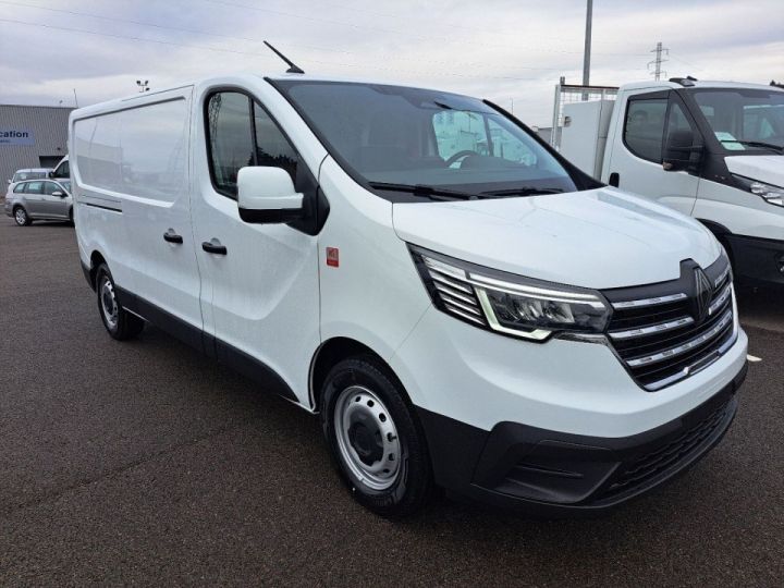 Utilitaire léger Renault Trafic Autre FOURGON L2H1 3T BLUE DCI 150 GSR2 RED EDITION 3PL NOUVEAU Blanc - 1