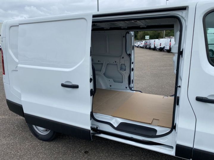 Utilitaire léger Renault Trafic Autre FOURGON L2H1 DCI 150 EDC RED EDITION Blanc - 3