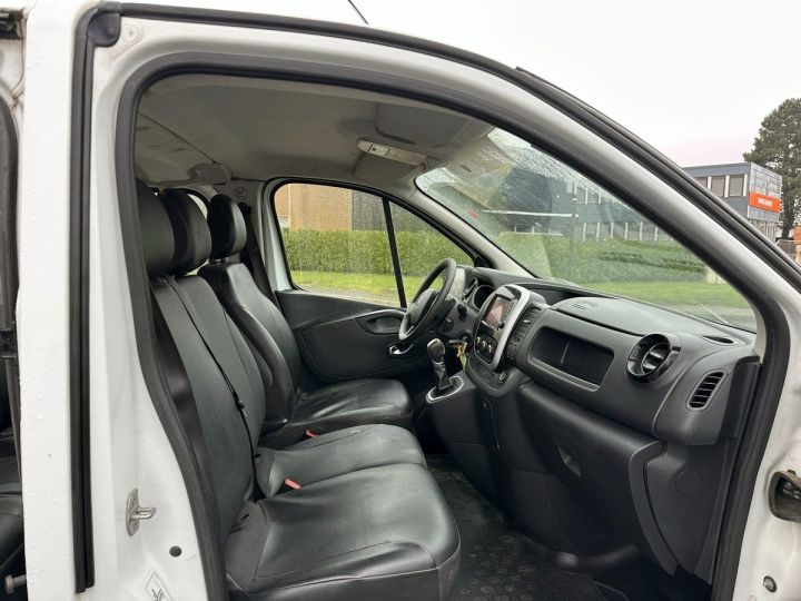 Utilitaire léger Renault Trafic Autre III 2.0 DCI 170CV BVA L2H1 6 PLACES ENTRETIEN A JOUR 17492HT GARANTIE 12 MOIS TBEG Blanc Métallisé - 10