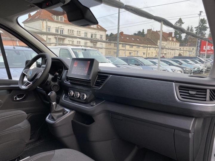 Utilitaire léger Renault Trafic Autre III (2) CABINE APPROFONDIE L2H1 3000 KG BLUE DCI 150 EDC RED EXCLUSIVE Gris Comète - 8