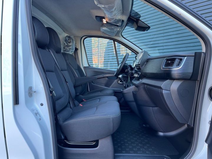 Utilitaire léger Renault Trafic Autre L1H1 2T8 2.0 Blue dCi 130ch Confort Led pure vision/ CarPlay/ TVA Récupérable Blanc Métallisé - 9