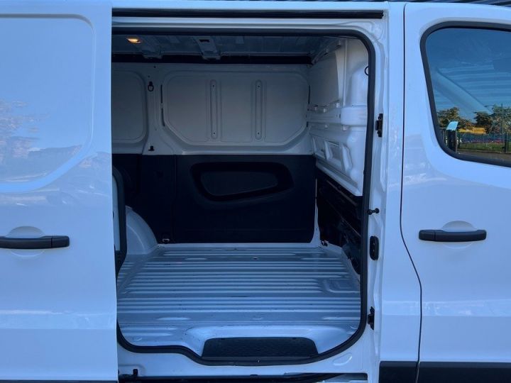 Utilitaire léger Renault Trafic Autre L1H1 2T8 2.0 Blue dCi 130ch Confort Led pure vision/ CarPlay/ TVA Récupérable Blanc Métallisé - 10