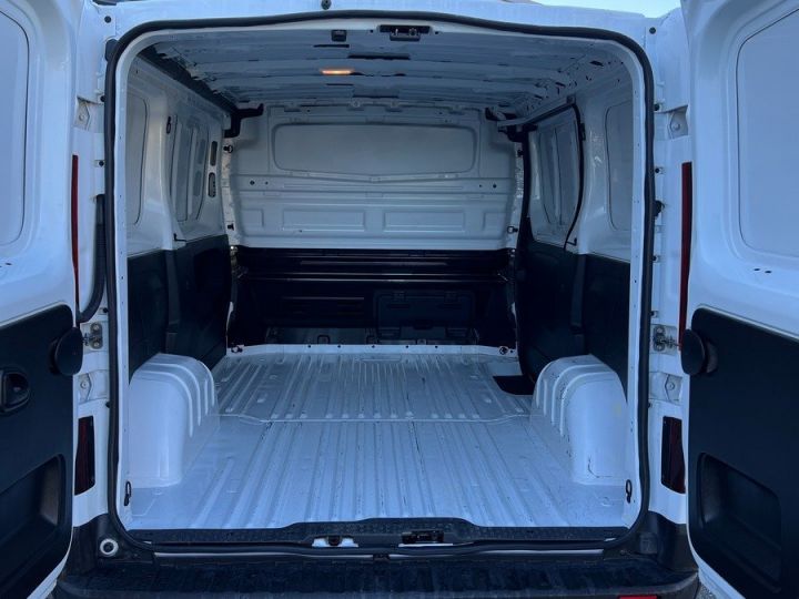 Utilitaire léger Renault Trafic Autre L1H1 2T8 2.0 Blue dCi 130ch Confort Led pure vision/ CarPlay/ TVA Récupérable Blanc Métallisé - 11