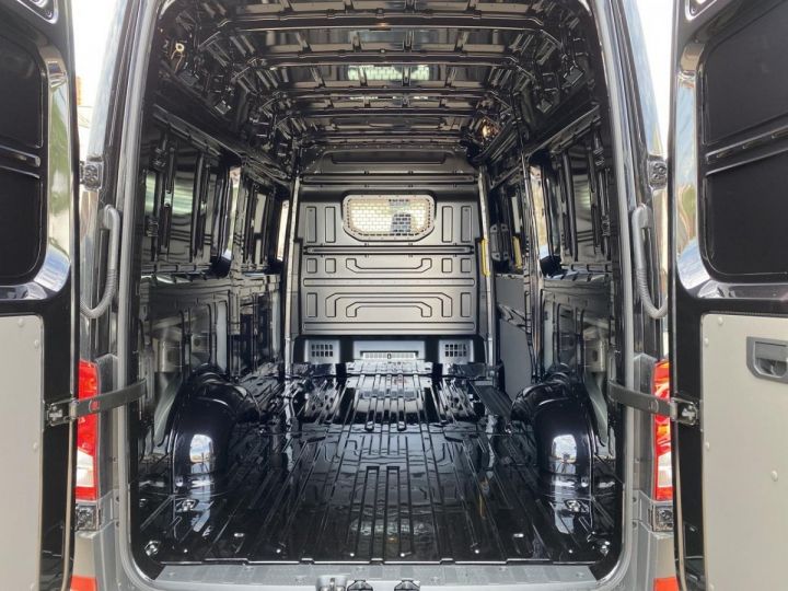 Utilitaire léger Volkswagen Crafter Autre II 2.0 TDI 177 35 L3H3 BVA8 BUSINESS Noir Intense - 7