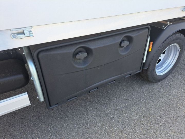 Utilitaire léger Iveco Daily Benne arrière 35C18 BENNE ALU 51900E HT Blanc - 53