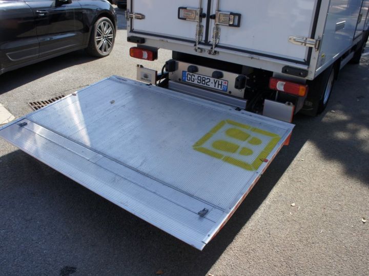 Utilitaire léger Iveco Daily Caisse frigorifique IVECO DAILY V (2) CAISSE FRIGORIFIQUE 2.3 TD 35C14HA8 35-140 Blanc - 13