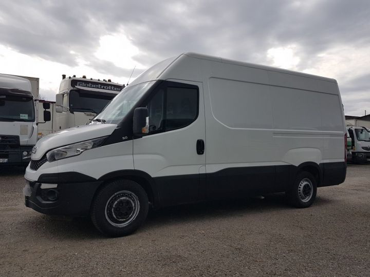 Utilitaire léger Iveco Daily Fourgon tolé 35-150 2.3 V12 BLANC - 1
