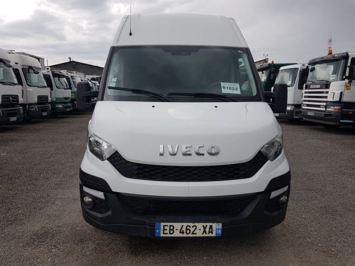 Utilitaire léger Iveco Daily Fourgon tolé 35-150 2.3 V12 BLANC - 18