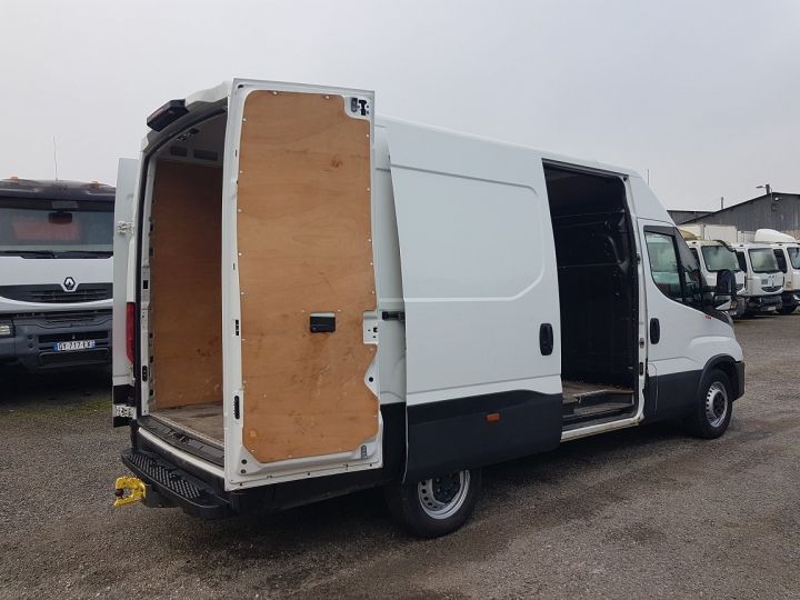 Utilitaire léger Iveco Daily Fourgon tolé 35-160 V12 euro 6 - 2.3hpi - 58000 kms BLANC - 3