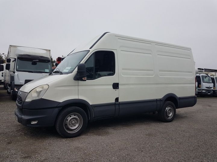 Utilitaire léger Iveco Daily Fourgon tolé 35 S 134 MS V12 2.3hpi BLANC Occasion - 1