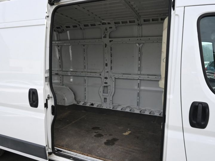 Utilitaire léger Peugeot Boxer Fourgon tolé FOURGON TOLE 330 L2H2 BLUEHDI 110 PREMIUM Blanc - 9