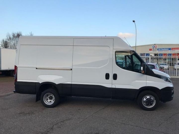 Utilitaire léger Iveco Daily 35C13V12 Blanc - 3