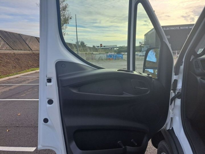 Utilitaire léger Iveco Daily Plateau 35C16 PLATEAU 4M 47900E HT Blanc - 22