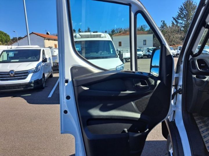 Utilitaire léger Iveco Daily Plateau 35C16 PLATEAU 5M 48900E HT Blanc - 23