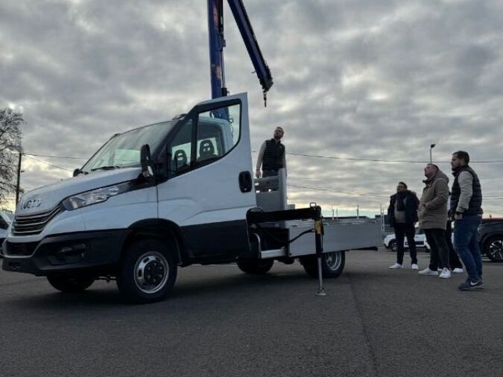 Utilitaire léger Iveco Daily Plateau 35C18 GRUE PLATEAU 70000E HT Blanc - 33