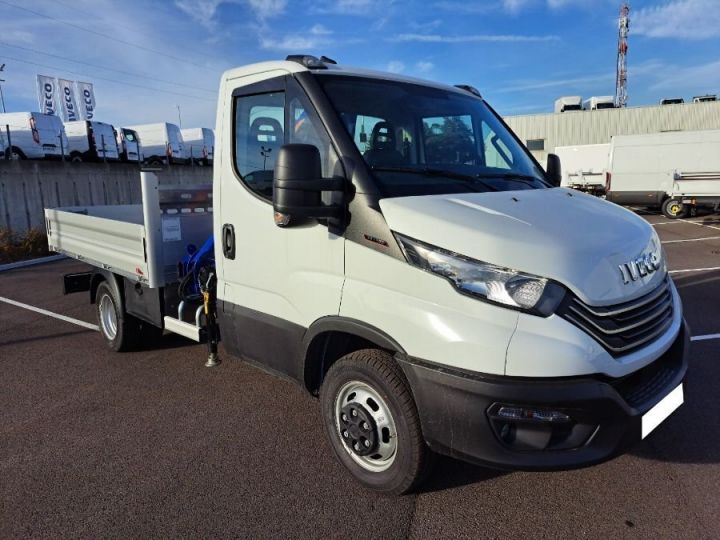 Utilitaire léger Iveco Daily Plateau 35C18 GRUE PLATEAU 75000E HT Blanc - 1