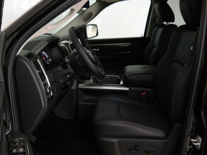 Utilitaires divers Dodge 4 x 4 RAM 1500 CREW CAB SPORT NOIR - 4