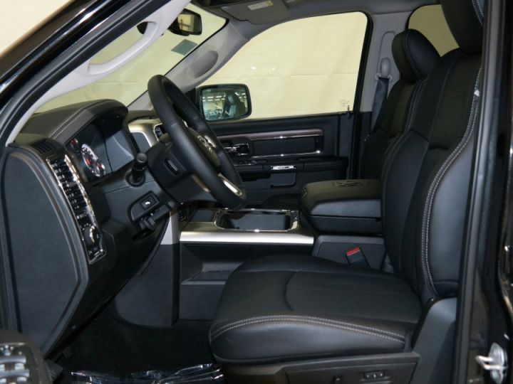 Utilitaires divers Dodge 4 x 4 RAM 1500 CREW LARAMIE PACK CARBON  2018 NOIR - 5