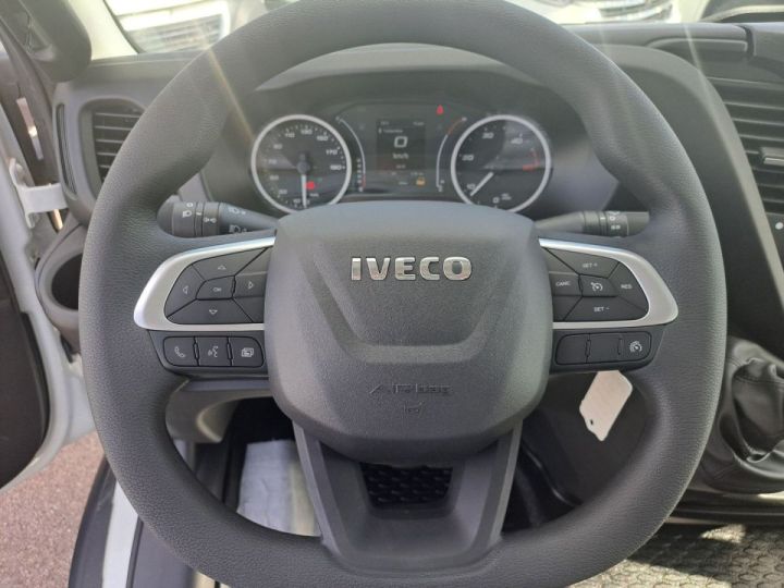 Vehiculo comercial Iveco Daily Caja abierta 35C16 PLATEAU 48000E HT Blanc - 24