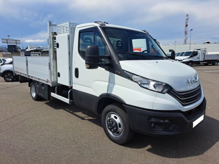 Vehiculo comercial Iveco Daily Caja abierta 35C18 PLATEAU 52500E HT Blanc - 1