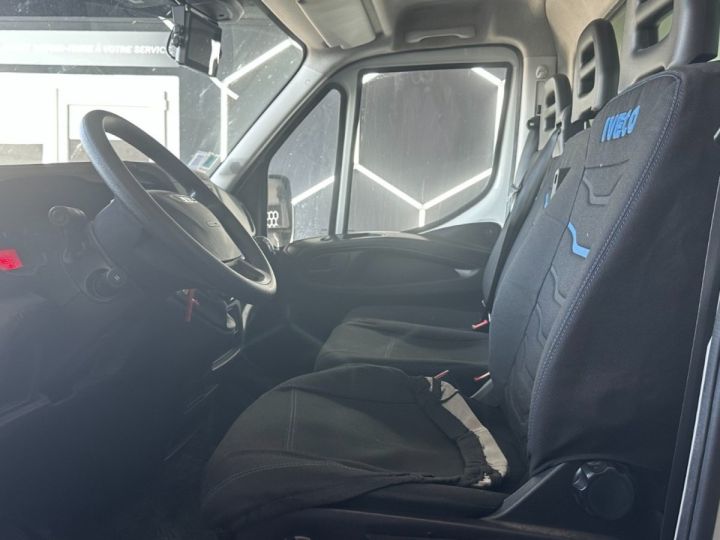 Vehiculo comercial Iveco Daily Chasis cabina CHASSIS CABINE 35 C 15 150cv ~ Caméra de recul ~ Caisse ( dure ) ~ Rétro réglable électriquement ~ Bluetooth Blanc - 5