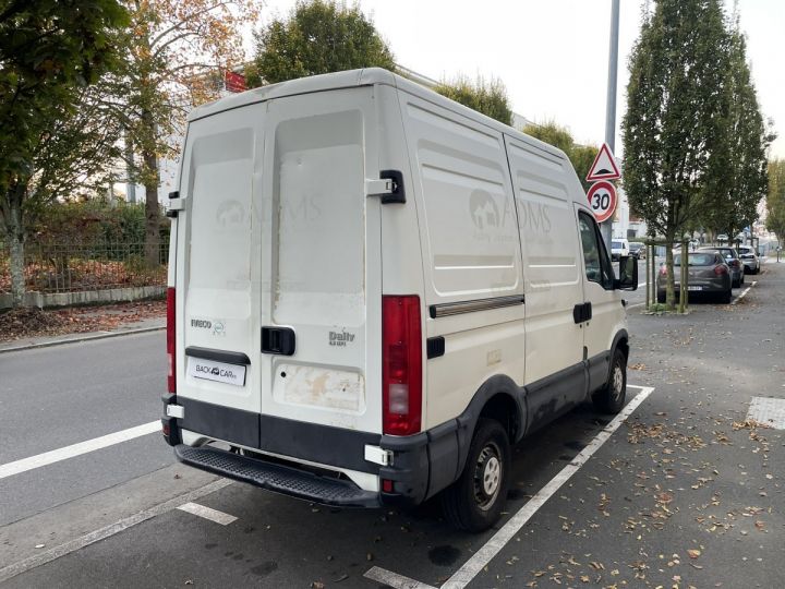 Vehiculo comercial Iveco Daily Chasis cabina CHASSIS CABINE CAB 29L10 EMP 3000 - 2P Blanc - 4