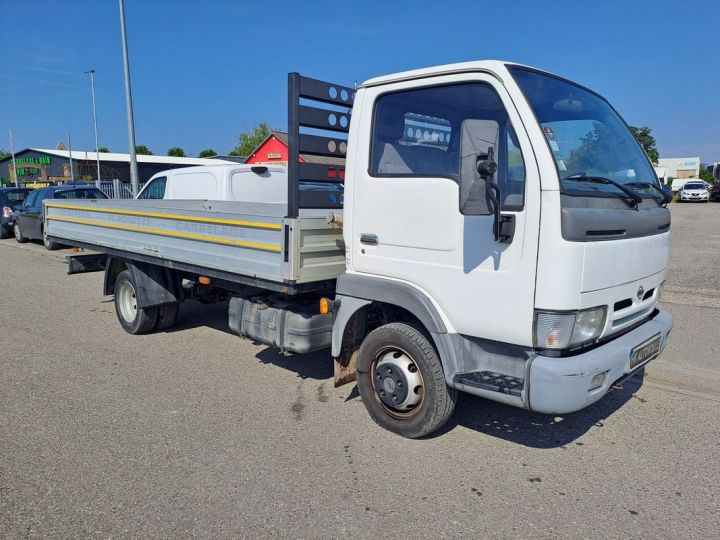 Vehiculo comercial Nissan Cabstar Chasis cabina 3.5T 3.0 TD Châssis cabine moyen 125 cv PAS DE TVA Blanc - 2