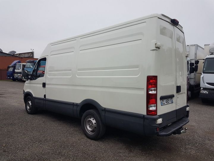 Vehiculo comercial Iveco Daily Furgón 35 S 134 MS V12 2.3hpi BLANC - 5