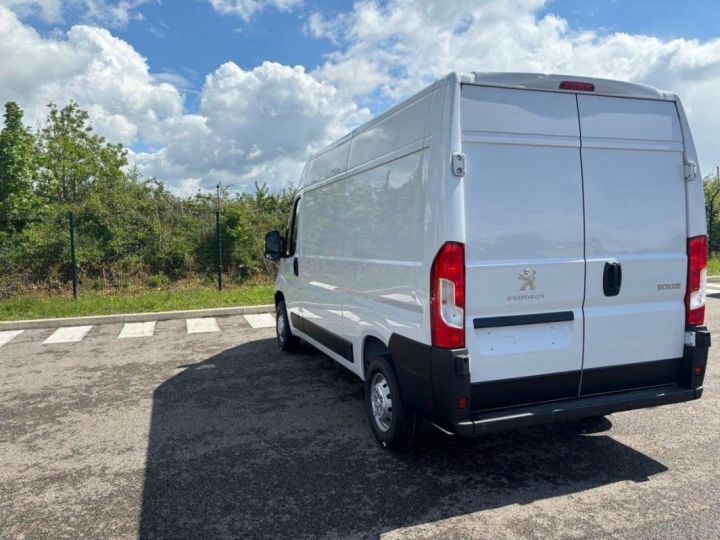 Vehiculo comercial Peugeot Boxer Furgón FOURGON TOLE 3.3 T L2H2 BLUEHDI 140 S BVM6 Blanc - 4