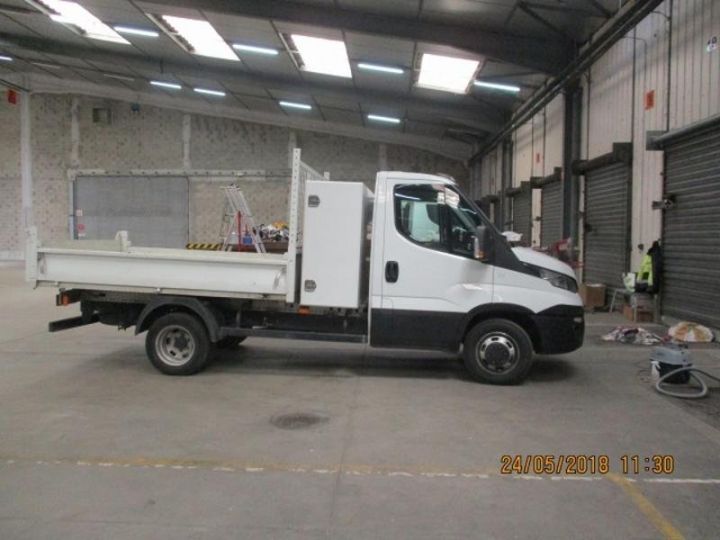 Vehiculo comercial Iveco Daily 35C13 Empattement 3750 Tor - 24 900 HT Blanc - 4