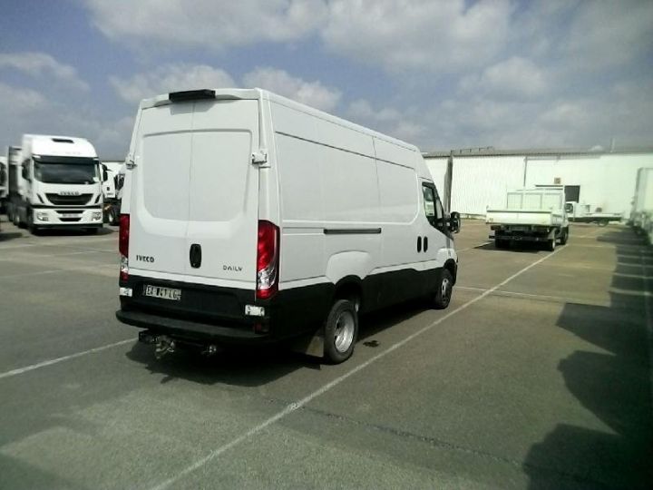 Vehiculo comercial Iveco Daily 35C13V12 - 16 900 HT Blanc - 2