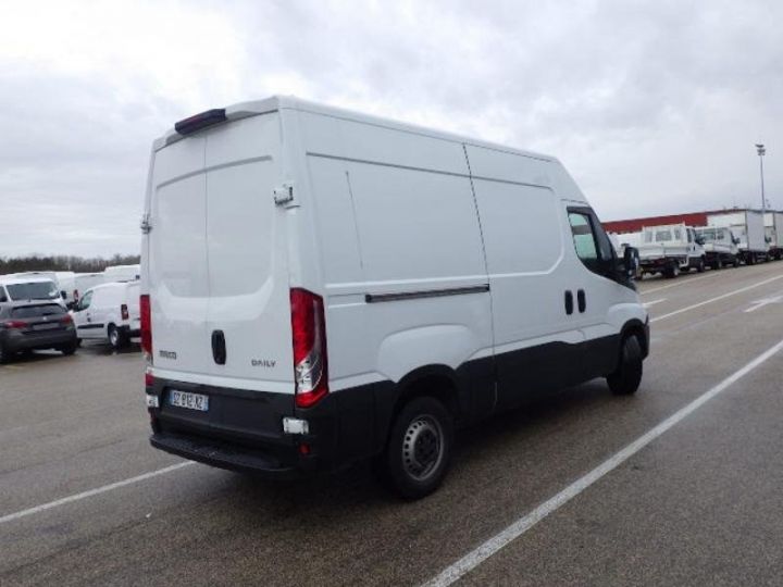 Vehiculo comercial Iveco Daily 35S13V11 - 13 900 HT Blanc - 2