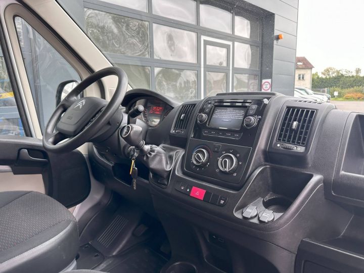 Vehiculo comercial Citroen Jumper Otro Citroën L1 H1 BLUEHDI 130 BVM6 BUSINESS / 14 991,67 € HT / À PARTIR DE 228,95 € * GRIS CLAIR - 15