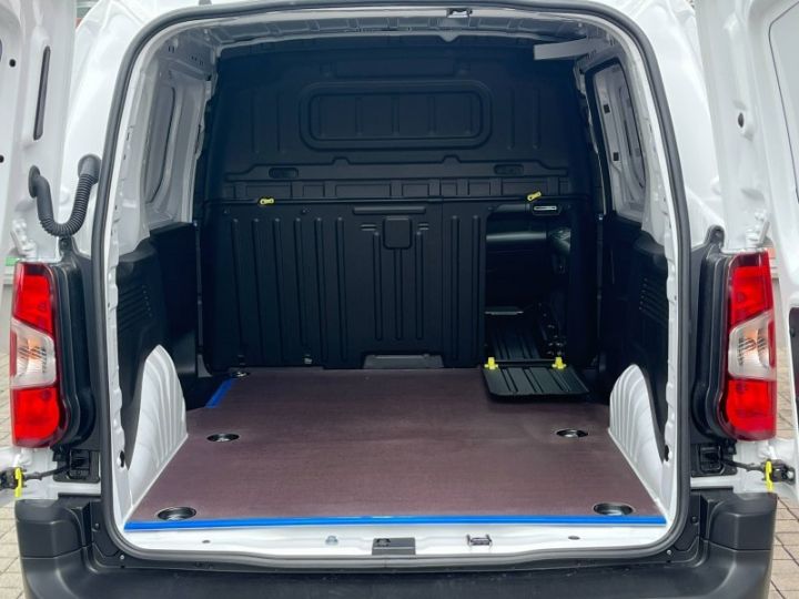 Vehiculo comercial Fiat Doblo Otro Fg M 800kg Electrique 136ch Batterie 50 kWh Cabine Moduwork 3 places Pro Lounge Connect Blanc Icy - 11