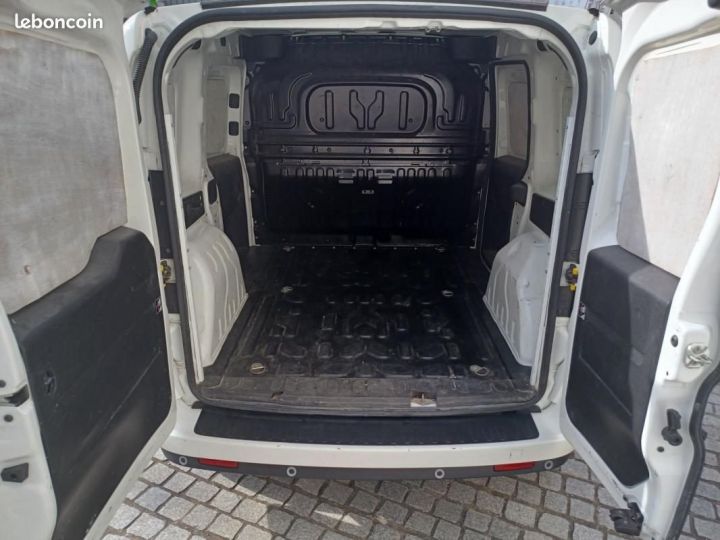 Vehiculo comercial Fiat Doblo Otro VU CARGO 1.4 95 PACK PROFESSIONAL Blanc - 9