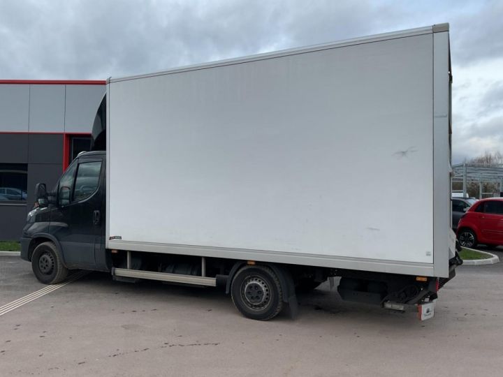 Vehiculo comercial Iveco Daily Otro 35 S -136 ch- ESSENCE+GNV Caisse Hayon 25 900 HT Noir - 3