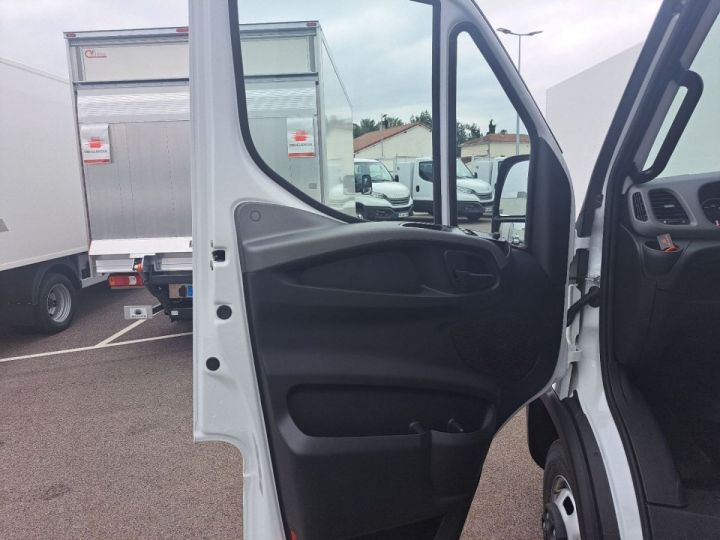 Vehiculo comercial Iveco Daily Otro 35C18 A8 CAISSE HAYON MOINS DE 3M 58700E HT Blanc - 26