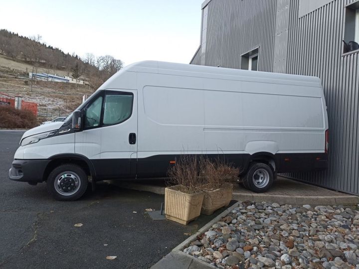 Vehiculo comercial Iveco Daily Otro 35S FG 35S18H 3.0 V18 HI-MATIC Blanc - 2