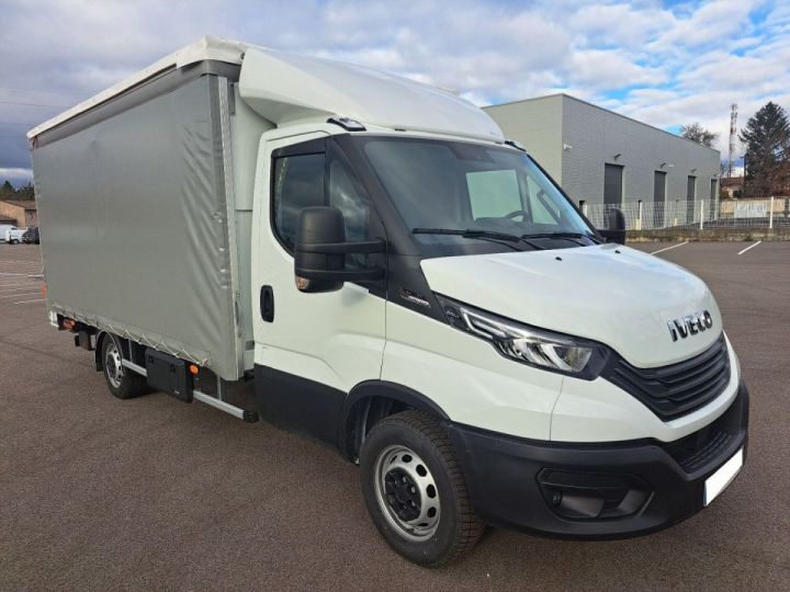 Vehiculo comercial Iveco Daily Otro 35S18 A8 REHAUSSABLE Blanc - 1