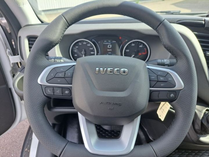 Vehiculo comercial Iveco Daily Otro FOURGON 35S16 A8 L4 42000E HT Blanc - 22