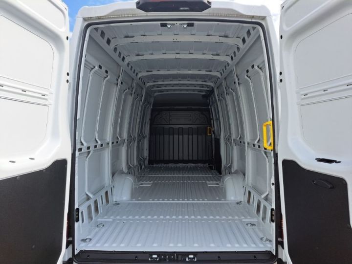 Vehiculo comercial Iveco Daily Otro FOURGON 35S16 A8 L4 42000E HT Blanc - 24