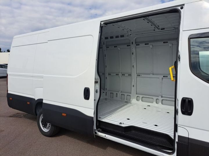 Vehiculo comercial Iveco Daily Otro FOURGON 35S16 A8 L4 42000E HT Blanc - 26