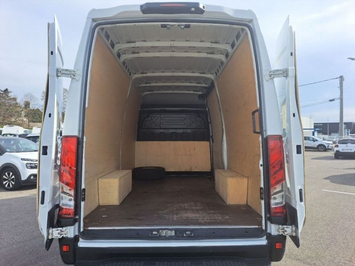 Vehiculo comercial Iveco Daily Otro FOURGON 35S16 V12 Blanc - 3