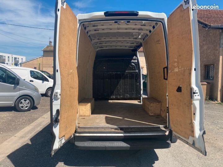 Vehiculo comercial Iveco Daily Otro VI Fourgon 35S14 136 cv 22.950 TTC Blanc - 4