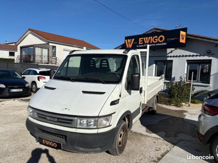 Vehiculo comercial Iveco Daily Otro VU FOURGON 35C10 2.3 D 95 ch UTILITAIRE Blanc - 1