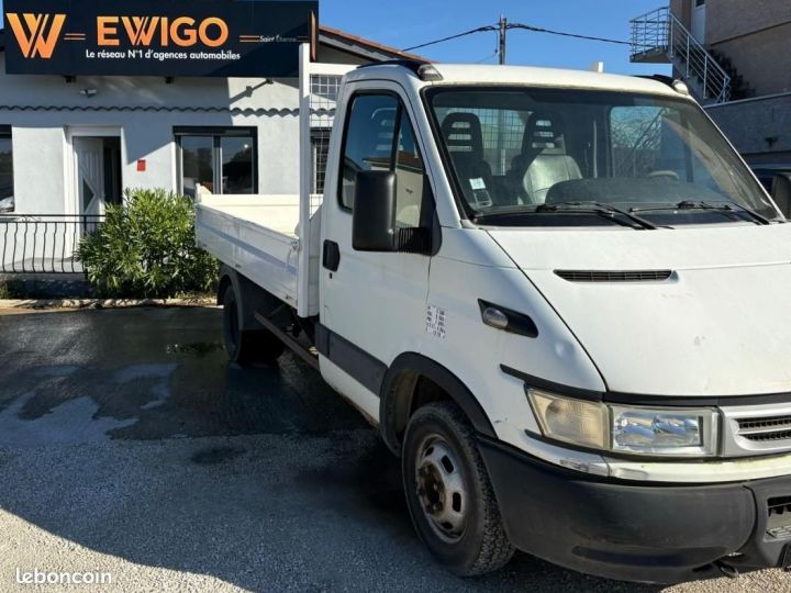 Vehiculo comercial Iveco Daily Otro VU FOURGON 35C10 2.3 D 95 ch UTILITAIRE Blanc - 3