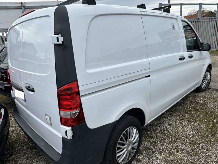 Vehiculo comercial Mercedes Vito Otro III 114 CDI Compact Select BLANC - 4