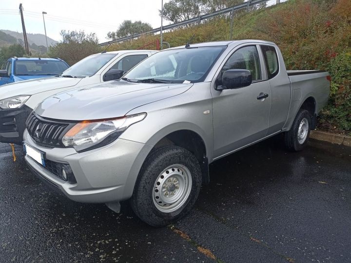 Vehiculo comercial Mitsubishi L 200 Otro III (KK/KL) 2.4 DI-D 16V PICKUP CLUB CAB 4WD AS&G 154 CV Gris - 3