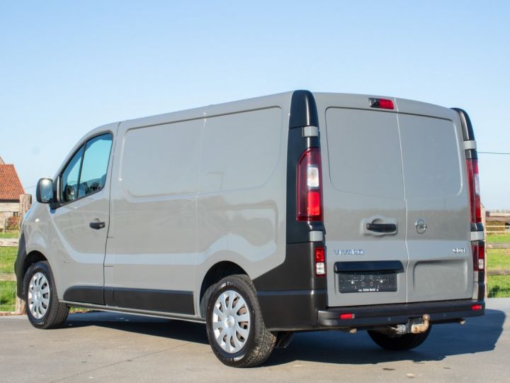 Vehiculo comercial Opel Vivaro Otro 1.6 DTCi L2H1 - 3 ZITPLAATSEN - 1 EIGENAAR - PARKEERCAMERA - AIRCO - CRUISECONTROL - TREKHAAK - EURO 6 Gris - 9