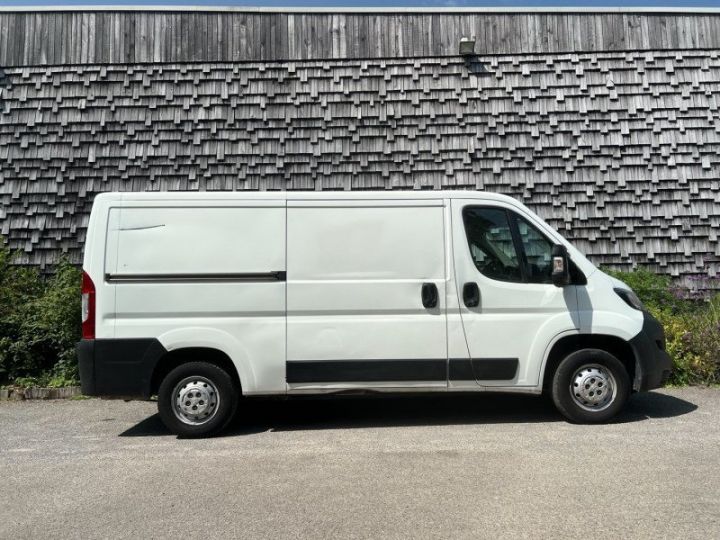 Vehiculo comercial Peugeot Boxer Otro FG 330 L2H1 2.0 BLUEHDI 130 PRO / RÉGULATEUR DE VITESSE / ÉCRAN TACTILE / VENTE A P Blanc - 4